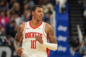 小贾巴里前两场季前赛场均13.5分4.5板 命中率52.6% 三分55.6%