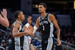 😲这是2米26的人？文班你不要太离谱 这一顿操作也太娴熟了吧？