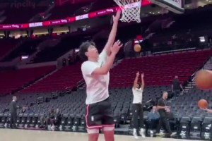 把终结练好💪杨瀚森将迎来主场首秀，热身猛练小勾手~